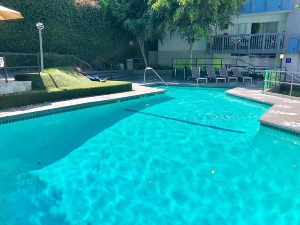 Hollywood Studio With Pool And Balcony Los Angeles