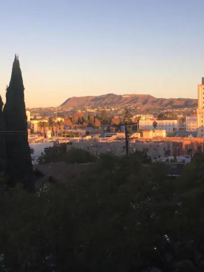 Hollywood Studio With Pool And Balcony Apartment Los Angeles